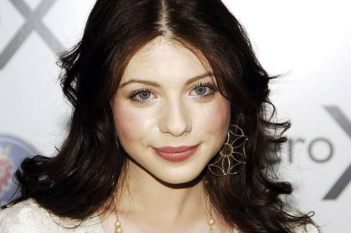 Gossip Girl&amp;#039;S Michelle Trachtenberg Called Friend From Hospital with regard to Last Christmas Actress Michelle Crossword