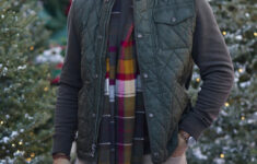 The Stars Of Countdown To Christmas with Russells The Christmas Chronicles 2 Costar Crossword